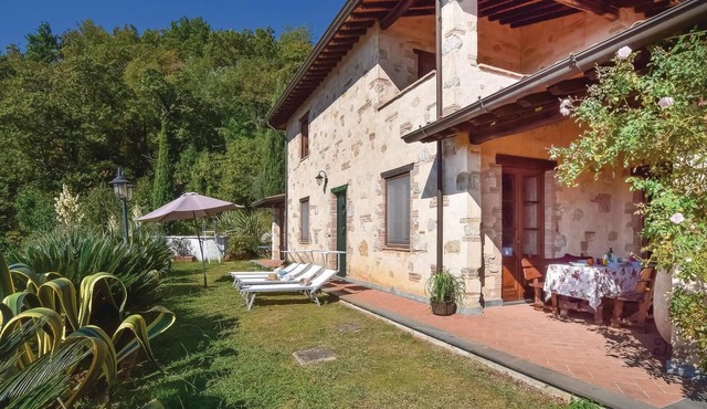 Lovely home in Camaiore -LU- with WiFi
