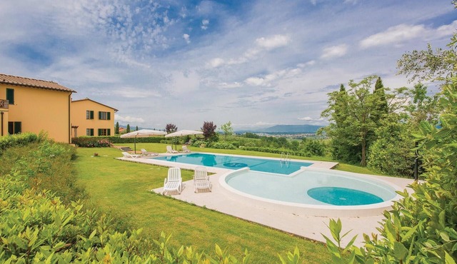 Lovely home in Cerreto Guidi FI with swimming pool