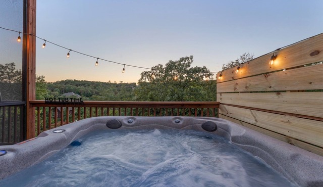 Lux Romance w/ Private Hot Tub & Outdoor Fireplace