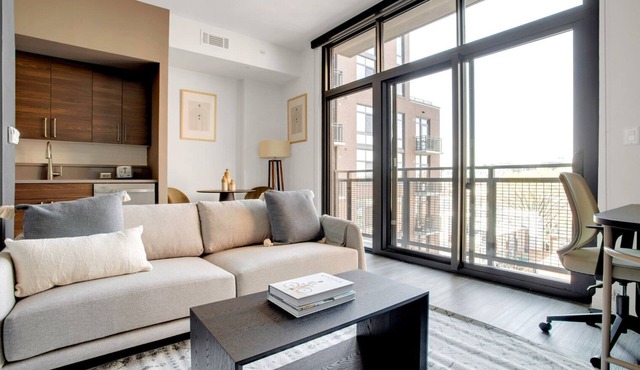 Luxe H Street Studio w/Rooftop Pool & Gym, walk to Metro, by Blueground