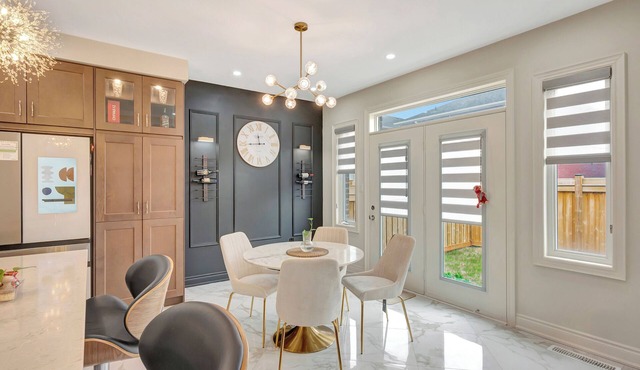 Luxurious! Centrally located entire Home, Office & Wi-Fi