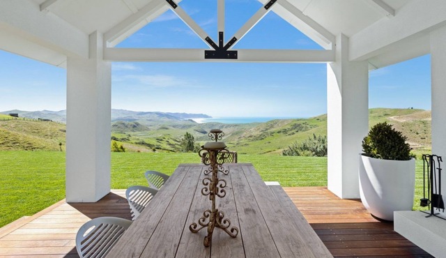 Luxurious Beach Views-bright and Airy Design w/ Pool and hot Tub!
