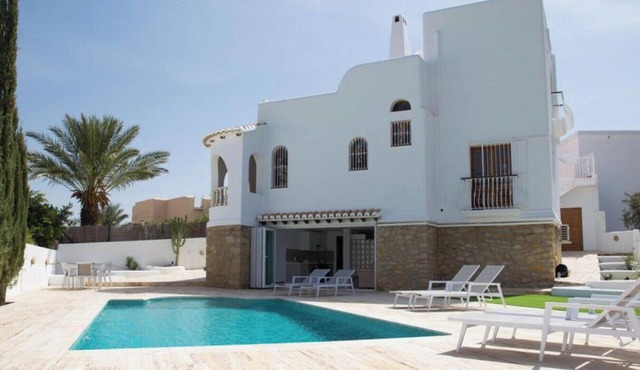 Luxury 4 Bed ensuite villa|Heated private pool | 5 mins walk to beach| Sea Views
