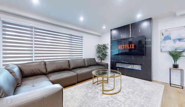 Luxury 7 Bedroom Home [Near Rogers Stadium/Downsview by Bathurst & Sheppard]