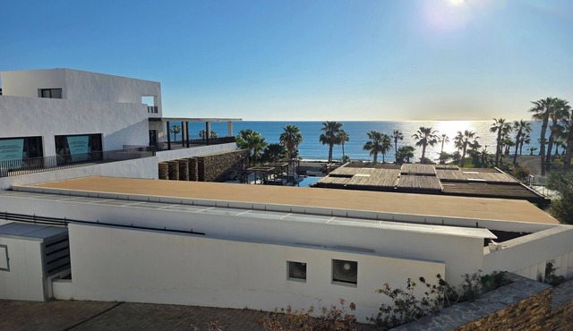 Luxury apartment with pool, 100 m from the beach in Macenas Beach