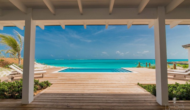 Luxury Beachfront Villa on Exuma's best Private Beach with Infinity Pool