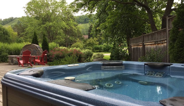 Luxury Collingwood Retreat On A Stunning 1/2 Acre Lot