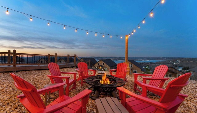 Luxury Lakeview Cabin + Lazy River & Pickleball