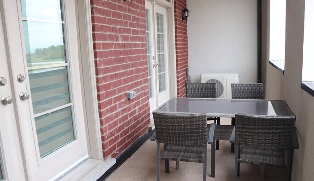 "Luxury Markham home: mins to Toronto, plazas nearby