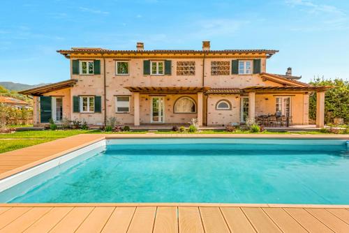 Luxury Oasis Garden Villa Isabella with Pool
