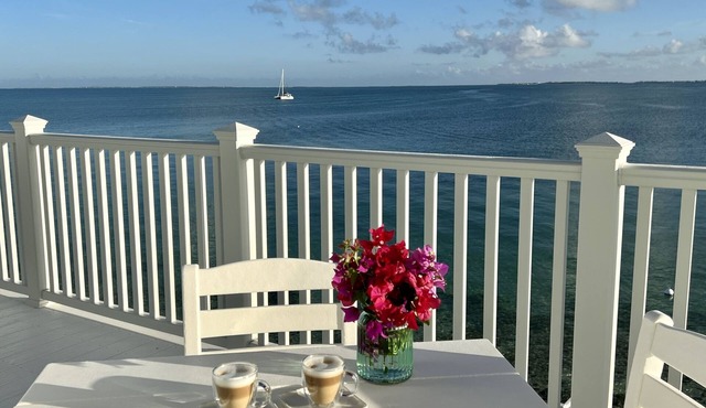 Luxury oceanfront villa 1BR, protected dock, private & gated peninsula