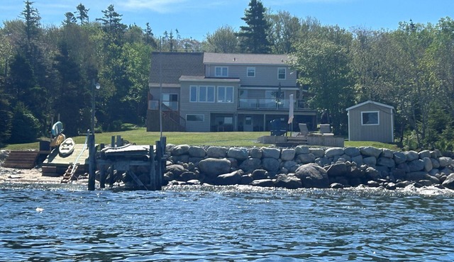Luxury Oceanside Suite w/Private Beach, Hot Tub & Kayaks Near Peggy's Cove