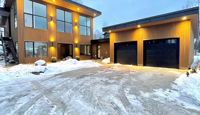 LUXURY SKI CHALET IN THE FOREST