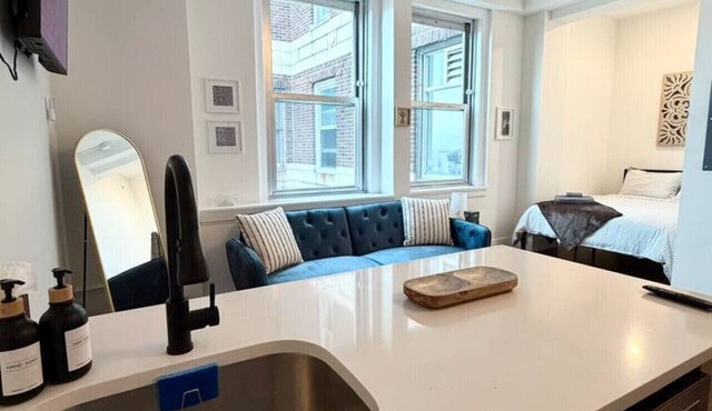 Luxury Studio Near Yale | Gym, W/D & Fast WiFi