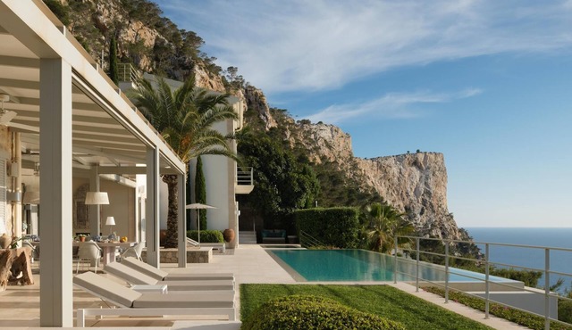 Luxury villa with fantastic sea views and year round sunsets