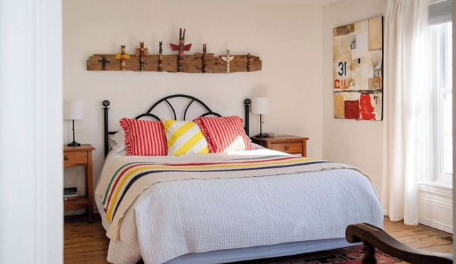 Maison Bloomfield - Centrally Located Charming Gem