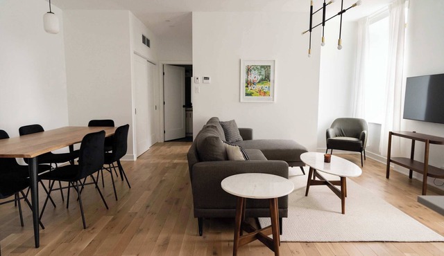 Maison Rasco Two-Bedrooms Apartment Old Montreal Central Pet Friendly Self Check-In Access Full Kitchen Wi-Fi AC