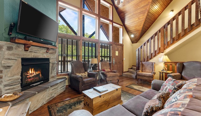Makin Memories Lodge 6 Bedroom Cabin by RedAwning