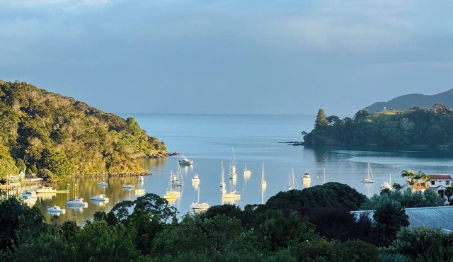 Mangonui Character Cottage - harbour views - walk to village