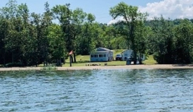 Manitoulin Island Lake Front Cottage with Beach for Rent