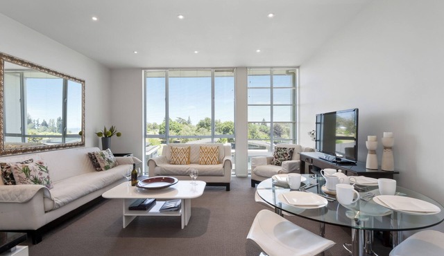 Marinaside Villa - Taupo Holiday Apartment