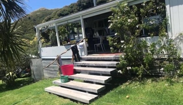 Medlands Beach Bach Great Barrier Island