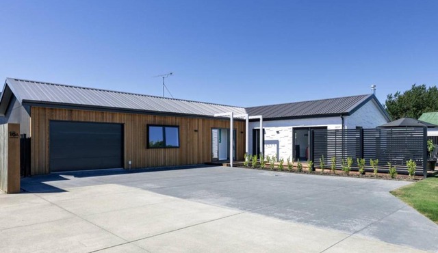 Methven Ski Chalet - Modern Comfort, Mountain Charm