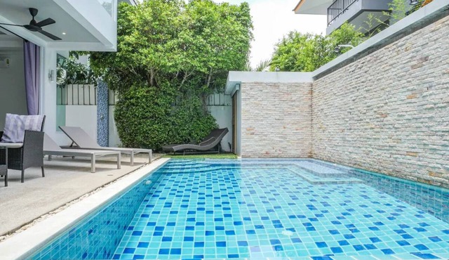Modern 3-bedroom villa in Koh Samui with private pool, WiFi, and parking, near Lamai Beach