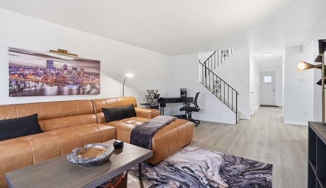 Modern 3BR Townhome in Mt. Lebanon | Garage + Easy City Access