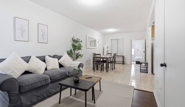Modern 3BR Urban Haven in Downtown Toronto