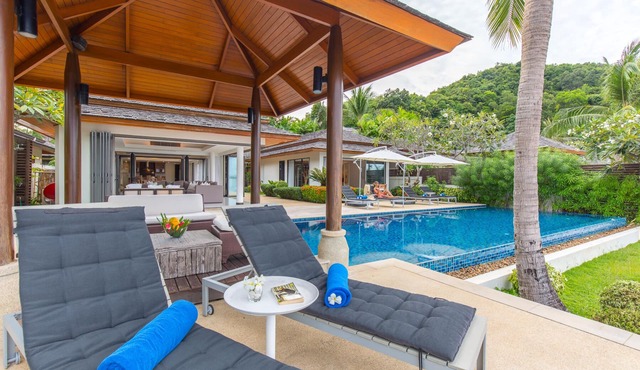 Modern 4BR Beachfront Villa | Bophut