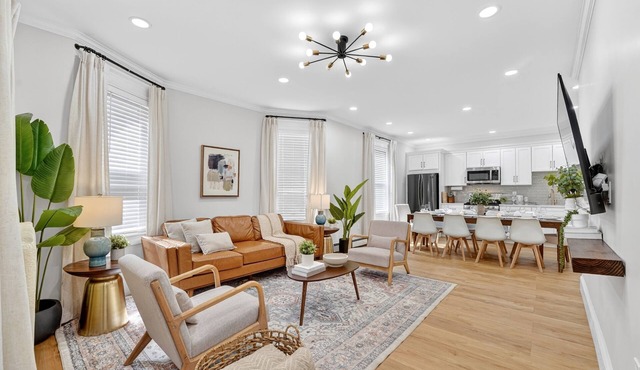 Modern 5BR Near Downtown Boston Private Parking, Backyard & Walk to Train