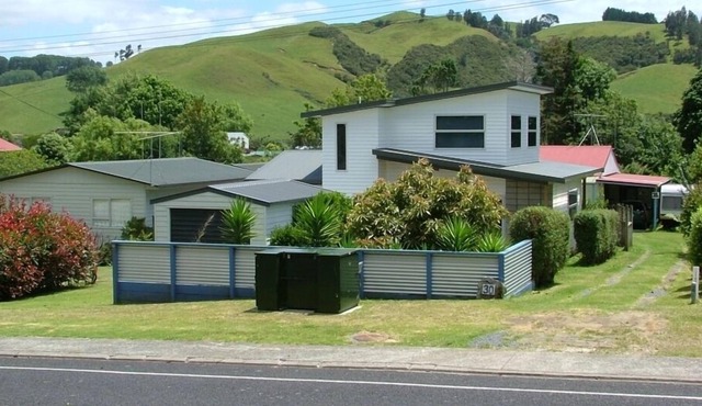 Modern architecturally designed bach