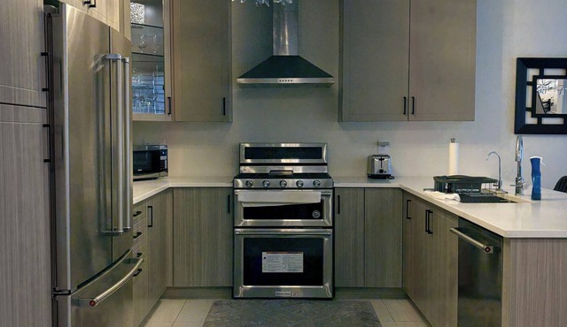Modern, Clean place, Free Parking, Quiet Area, New! Super Clean Stay, Near Parks