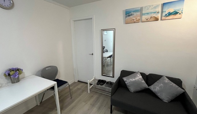 Modern & Cozy 1 Bedroom Suite-Walk to FIFA Fan Zone-Private Entrance