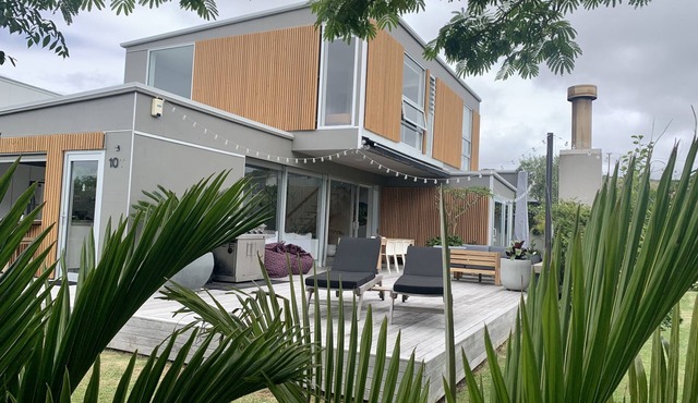Modern Holiday Home & Stunning Outdoor Living