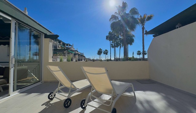 Modern South-Facing Apartment Locrimar
