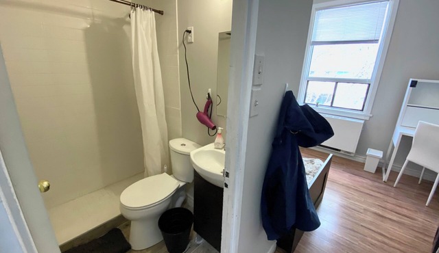Modern Studio in Downtown Toronto | Walk to U of T | Near FIFA 2026 Action