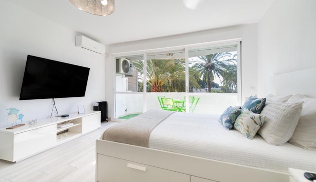 Moderno estudio y piscina a 50 metros de la playa