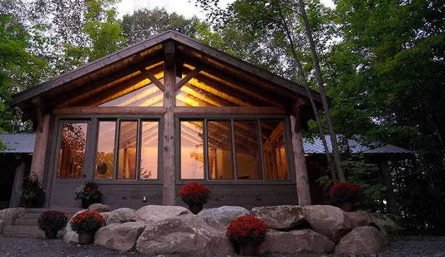 Moose Lodge - Family Nature Retreat Lodge in Muskoka