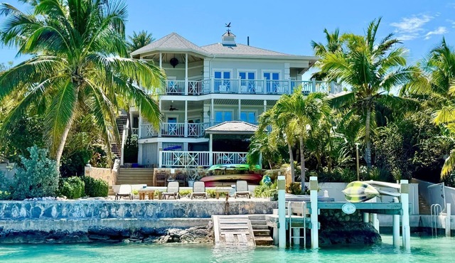 Moriah Harbour-Thevine House-private dock & pool.By ocean,amazing view & scenery