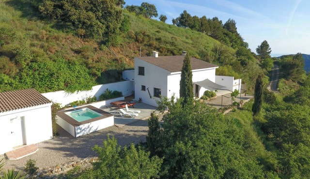 Mountain house with pool near Málaga.