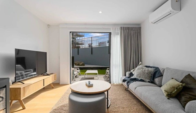 Mountain View Apartment Near Wanaka's Best Spots