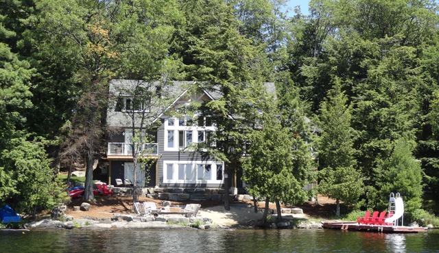 Muskoka Beach House - S/W Exposure on Lake Muskoka