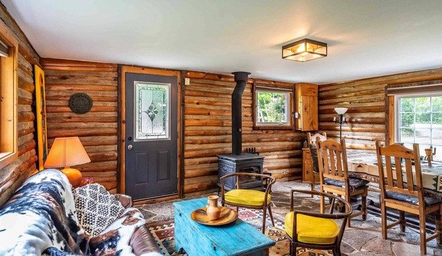Nature Lovers Retreat log home - L'il Ranch