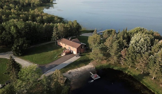 Need a summer getaway? Book NorthFork Lakehouse-the ultimate cottage destination