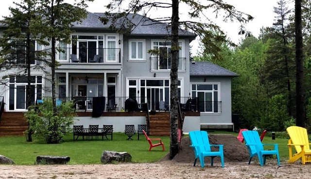 New Lakehouse on Private Sandy Beach, 5 Minutes from Bobcaygeon, Plenty of Toys