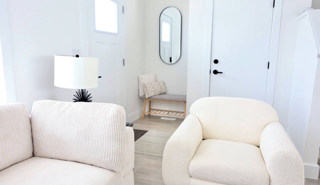 *NEW* Modern House With Private Hot Tub & Parking