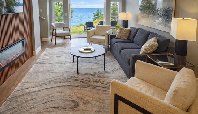 NEW! On Sunrise Ridge Resort. Waterfront Executive Townhome. Sleeps 6.