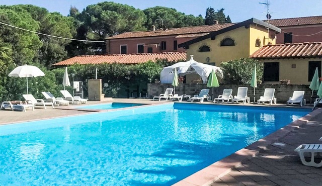 Nice apartment for 3 guests with WIFI, pool, A/C, TV and pets allowed